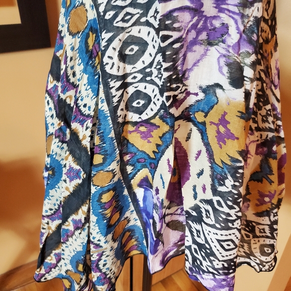 VIBRANT PATTEN HANDKERCHIEF HEM TANK TOP! - Picture 14 of 15